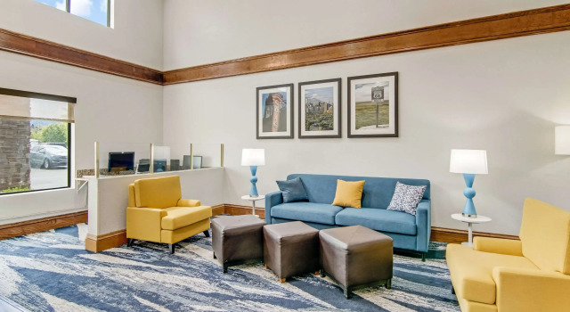 Comfort Suites Lansing, Varaa Hotelli  