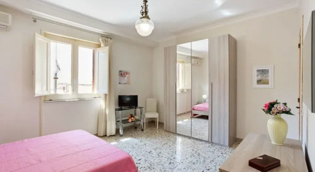 Tra il Centro e Il Mare Apartment con terrazzo, Забронировать Апартаменты/квартира Отели в центре Ачи-Кастелло, в центре, Парковка
