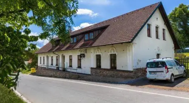 Hostinec u Zámečku Klokočov, Book Hotel Klokočov Zelezne Mountains