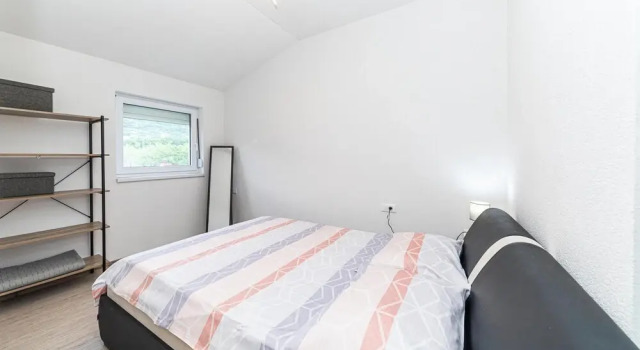 Beautiful Apartment in Kastel Luksic With 1 Bedrooms and Wifi