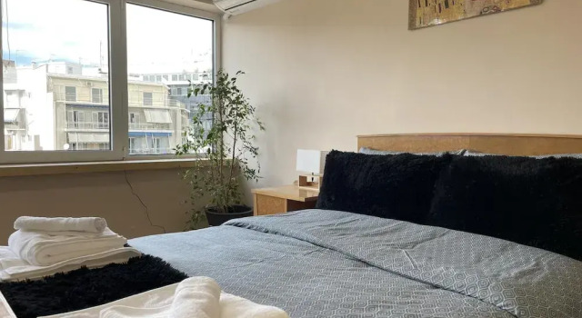 Cozy Apartment in Heart Athens Near Metro Fix 100m, Забронировать Апартаменты/квартира Неос-Космос Афины, рядом с Холм Филопаппос