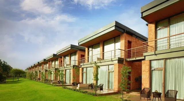 Двухместный номер Superior с балконом и с красивым видом из окна Taj Damdama Lake Resort & Spa, Gurugram