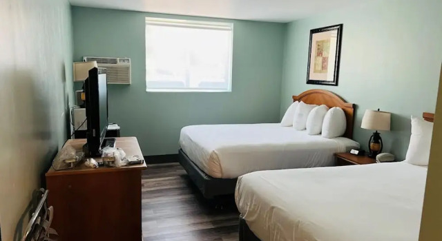 Четырёхместный номер Standard Adventure Inn - Glenwood Springs