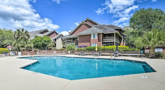 Апартаменты с 2 комнатами с балконом Lakefront Myrtle Beach Condo w/ Shared Pools!