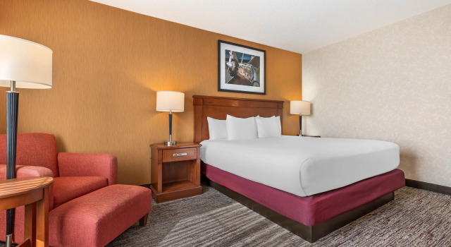 Номер Deluxe Drury Inn & Suites St. Louis Forest Park