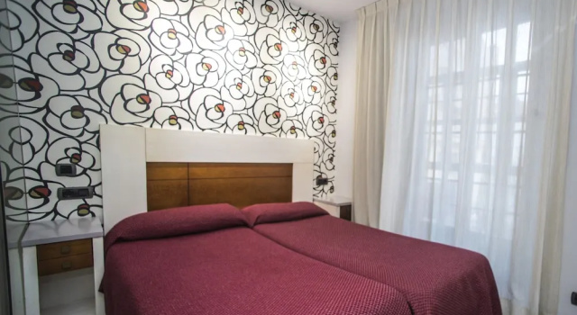 Двухместный номер Standard с балконом и с видом на город Hostal Centro