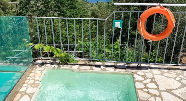 Вилла с 2 комнатами Scirocco & Folitsa Villas