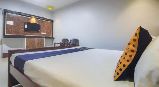 Sri Krishna Lodge by OYO Rooms