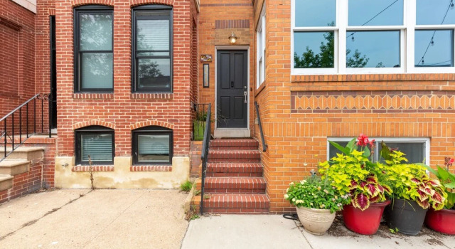Historic Rowe House 2br 2.5ba Cityscape View 2 Bedroom Home by RedAwning