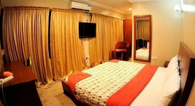 Benny Hotel