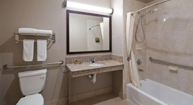 Номер Standard Best Western Plus Mansfield Inn & Suites