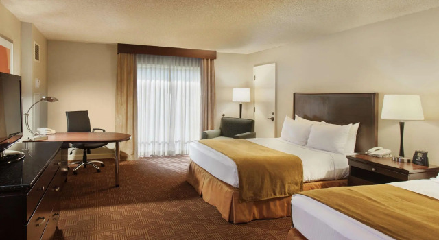 Четырёхместный номер Deluxe DoubleTree By Hilton Sacramento