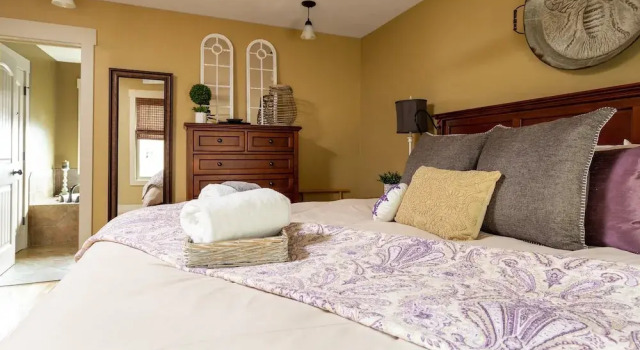 Четырёхместный коттедж с 2 комнатами Asheville Cottages