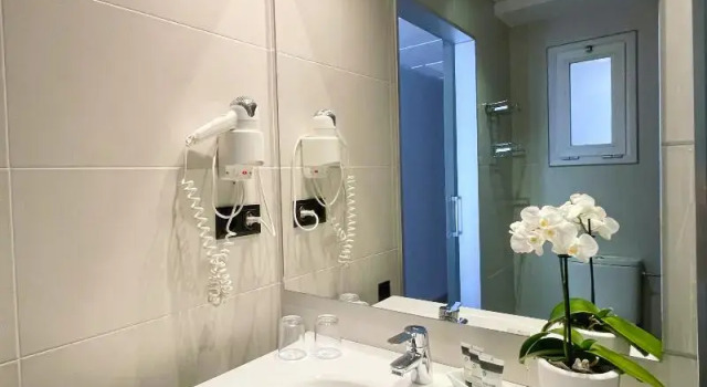 Трёхместный номер SM Hotel Teatre Auditori