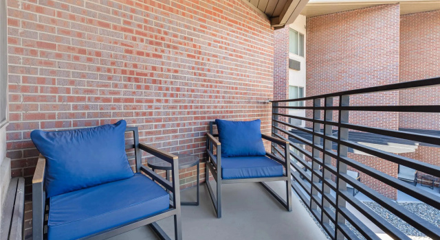 Четырёхместный номер Standard с балконом и с видом на бассейн Best Western Denver East