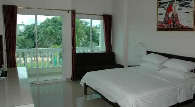 Двухместный номер Deluxe с балконом East Shore Pattaya Resort