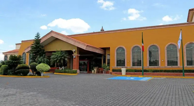 Кровать в общем номере Holiday Inn La Piedad by IHG