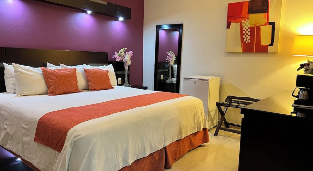 Четырёхместный номер Standard с красивым видом из окна Hotel Poza Rica Centro
