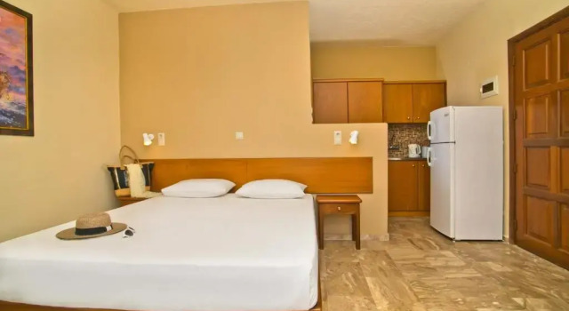 Acropolis Hotel, Rezerwuj Hotel Massouri Pothia