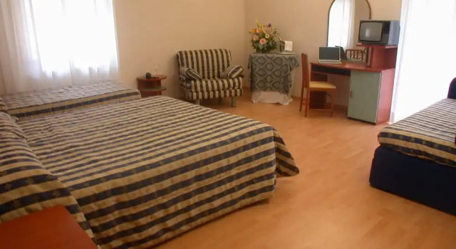 Четырёхместный номер Standard с балконом Hotel La Pergola