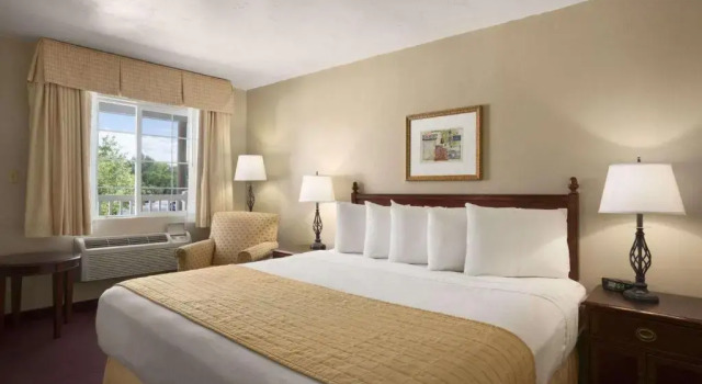 Номер Standard Days Inn by Wyndham Montrose