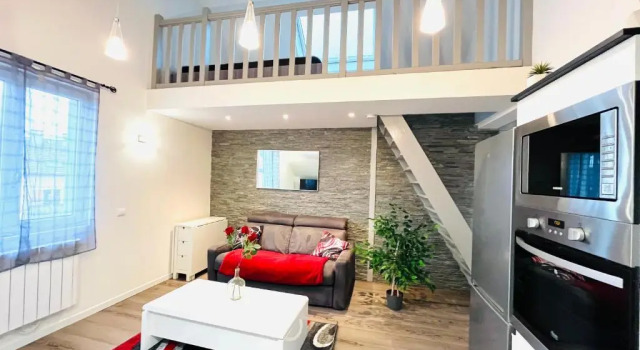 Le Red Loft à 5min du centre-ville avec parking privatif gratuit, Забронировать Апартаменты/квартира Анси Озеро Анси