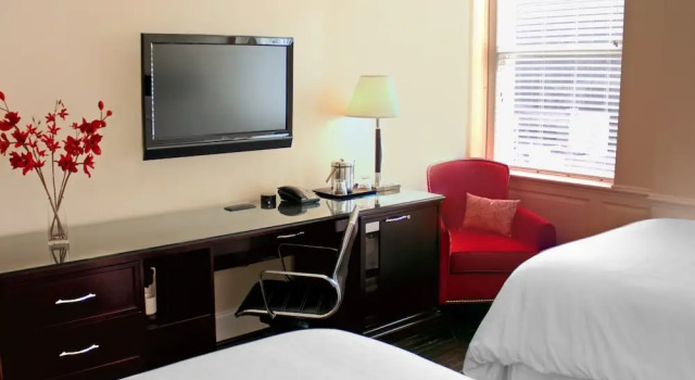 Четырёхместный номер Standard Sheraton Columbia Downtown Hotel