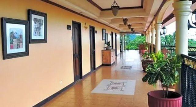 Полулюкс Camiguin Highland Resort