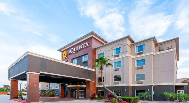 La Quinta by Wyndham Houston Channelview, Buchen Sie Hotel Hotels in Channelview mit Parkplatz, Parkplätze