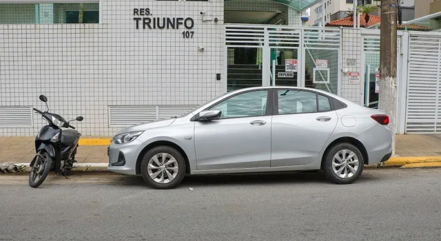 Apto com Wi-fi ar Cond e Garagem 100m da Praia
