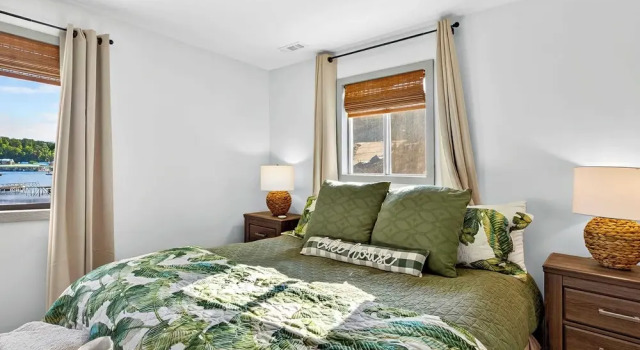 Коттедж Lake Home Oasis - Sleeps 18