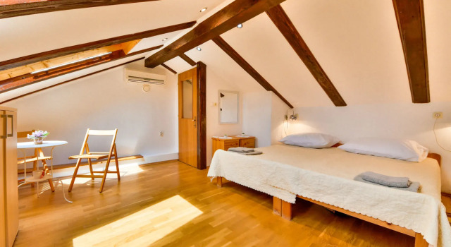 Holiday Home Divna, Забронировать Отель Отели Приморско-Горанской жупания с парковкой, Парковка