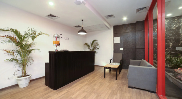OYO Townhouse 067 Chattarpur, Забронировать Отель Отели Нью-Дели с завтраком, Завтраки