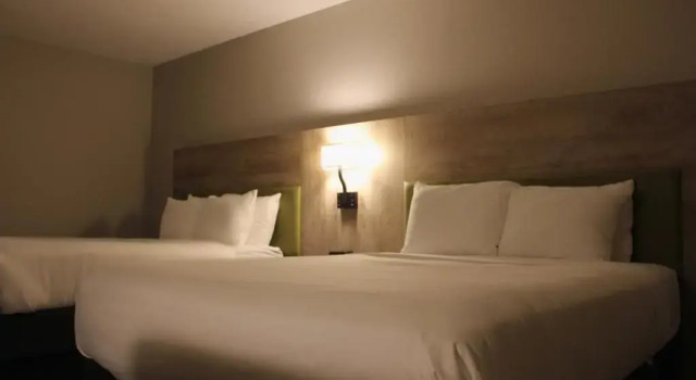 Четырёхместный номер Standard Country Inn & Suites by Radisson, Marion, IL