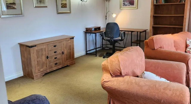 Cottage Sleeps 4 - Pet Friendly w Free Parking, Varaa Lomakoti Marlborough North Wessex Downs