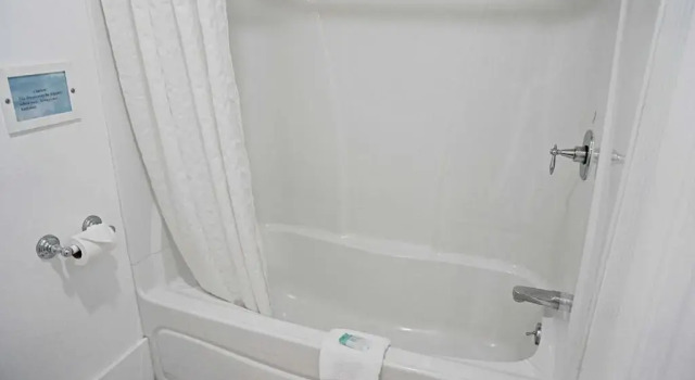 Четырёхместный номер Standard с частичным видом на океан The Edgewater