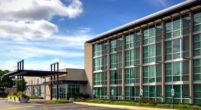 Crowne Plaza Lombard Downers Grove by IHG