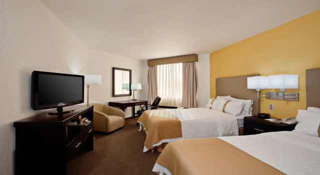 Четырёхместный номер Standard Holiday Inn Tijuana Zona Rio by IHG