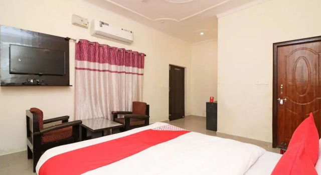 Oyo 22359 Hotel Raj Palace, Rezervovat Hotel Narendranagar Uttarakhand