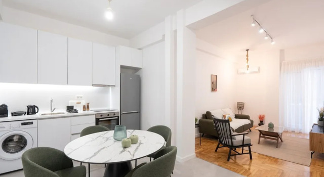 LIV - Comfortable Stylish Escape in Pagrati
