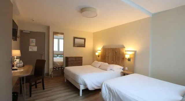 Четырёхместный номер Standard Hôtel Les Galets Bleus