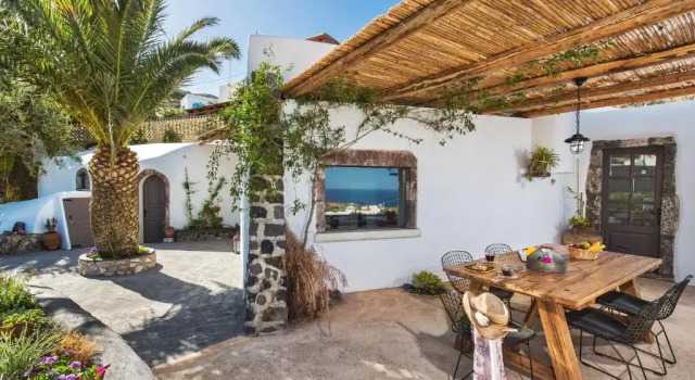 Коттедж с 2 комнатами Old Vourvoulos Houses