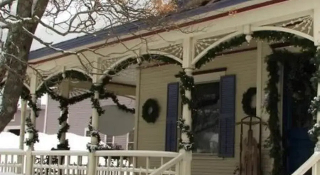 Rose Arbour Bed & Breakfast, Varaa Hotelli Hotellit New England uima-altaalla, Uima-allas