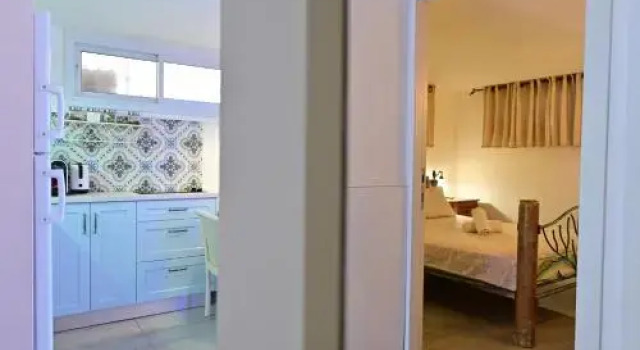 Sweet Home, Only 7 Min to the beach!, Забронировать Отель Отели в центре Эйлата, в центре, Парковка