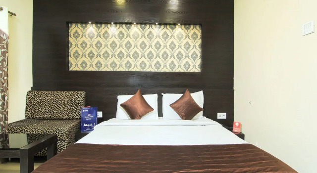 OYO 2000 Hotel Yash
