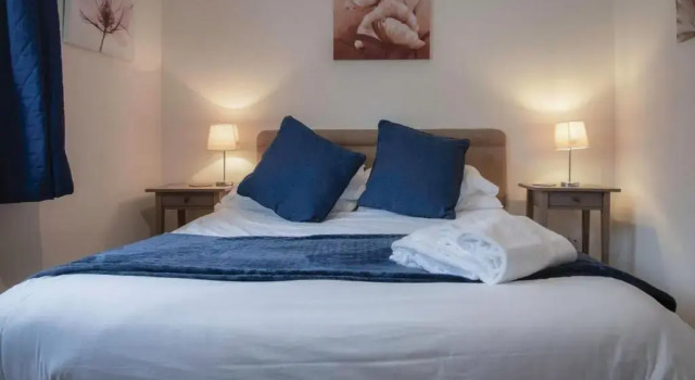Sea Breeze Apt 3 - 2 Bedroom - Horton Beach, Rezervați Hotel Horton Cardiff