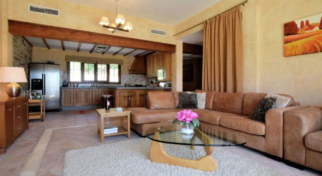 Luxurious Villa With Private Pool, Easily Accessible, in Spectacular Scenery, Varaa Villa Alcaucin Axarquía