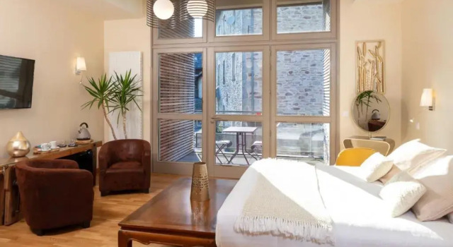 Двухместный номер Standard с балконом Demeures & Châteaux Auberge de la Tour - Hôtel & Restaurants - Marcolès Auvergne