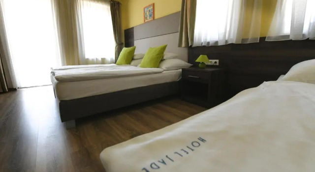 Трёхместный номер Standard Jade Hotel-Ezüsthíd Hotel