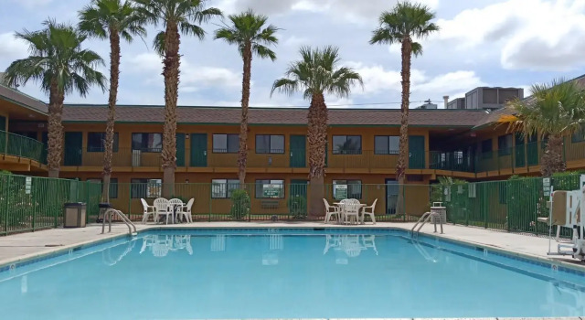 Четырёхместный номер Standard Econo Lodge Inn & Suites Yuma